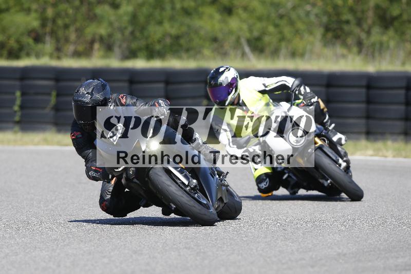 /Archiv-2025/48 25.08.2025 Cornu Master School ADR/gruen-vert/0-1